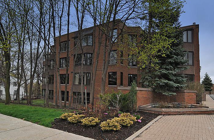 263 Botanica Private near the Experimental Farm