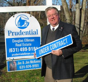 Real Estate Agent under contract