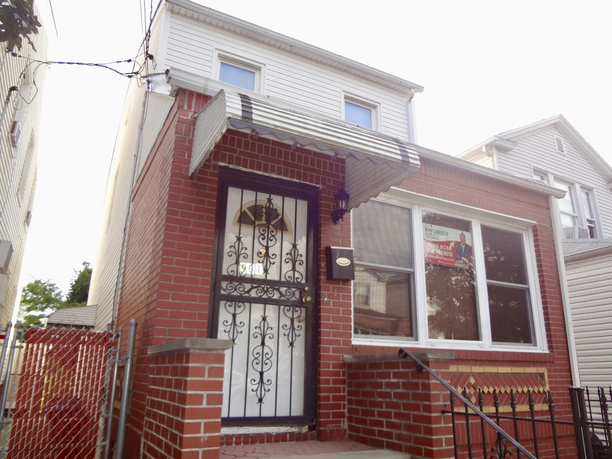 90-14 Silver Rd, Ozone Park, NY, 11417 Canada
